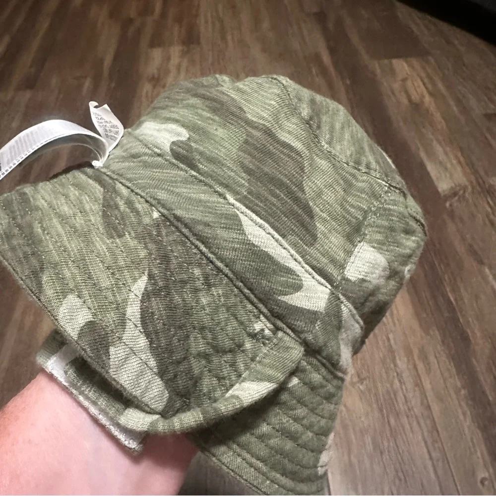baby GAP green & camo reversible bucket hat boys 3-6 mo chin strap summer